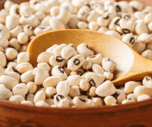black-eyed-peas Black-eyed peas in a bowl.