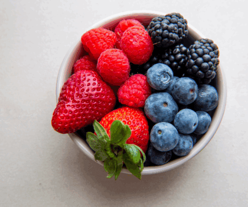 growing-berries-in-San-Antonio Berries in a bowl.